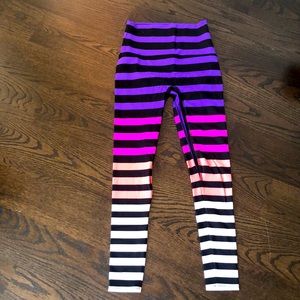 High waisted K-Deer striped leggings. Size small